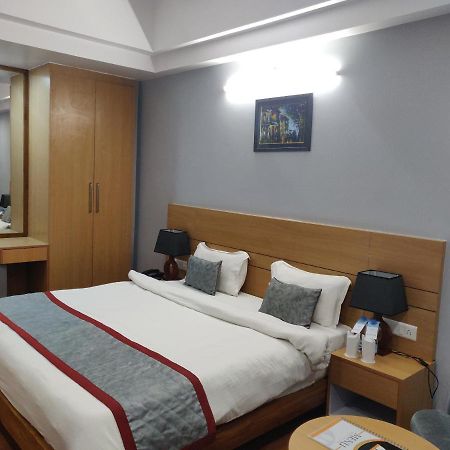 Hotel Sarvin Лакхнау Екстер'єр фото