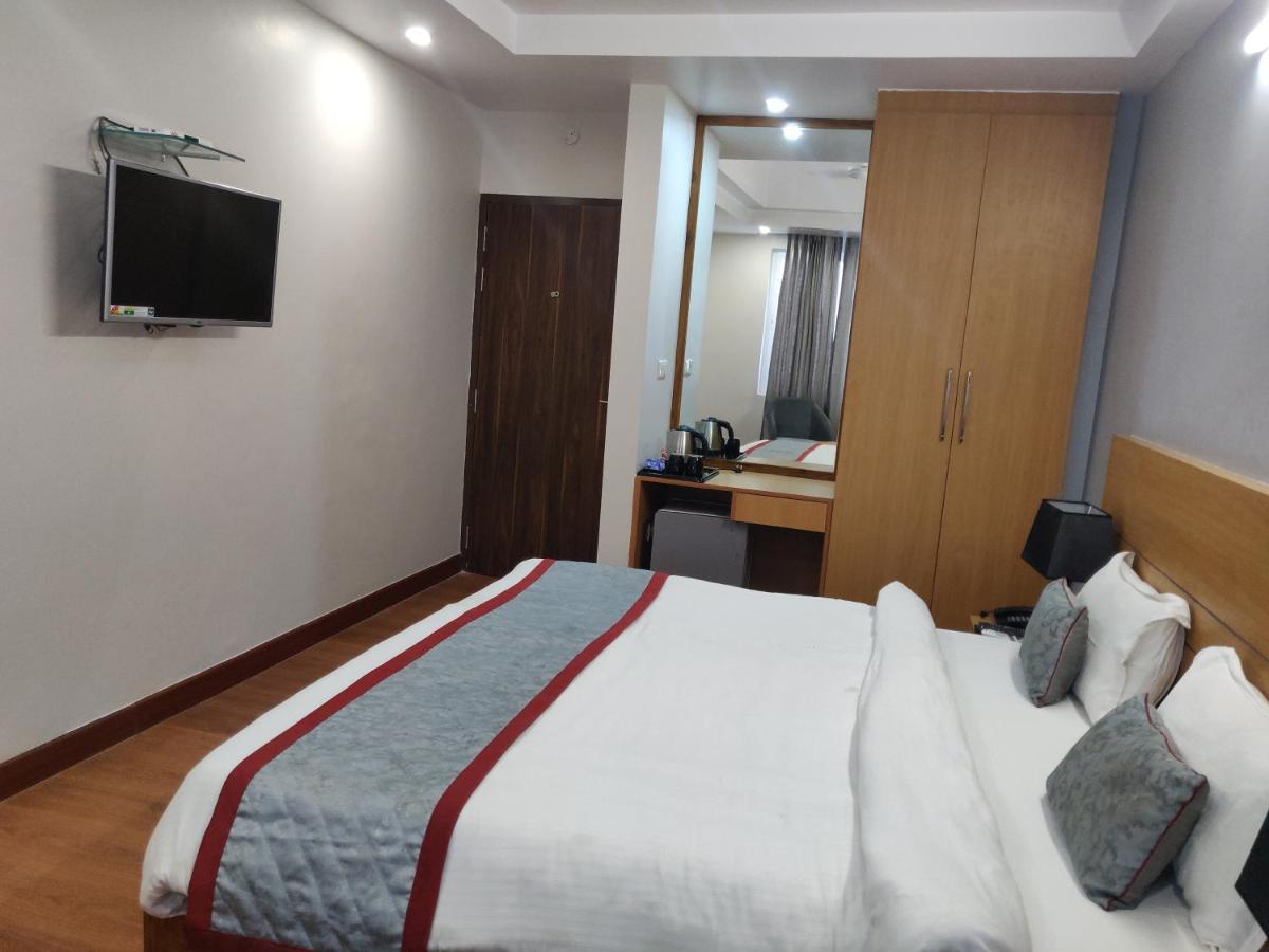 Hotel Sarvin Лакхнау Екстер'єр фото