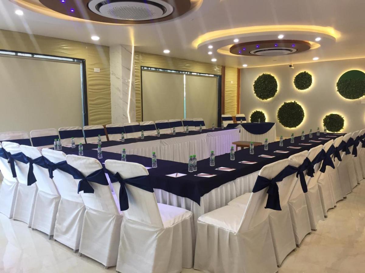 Hotel Sarvin Лакхнау Екстер'єр фото