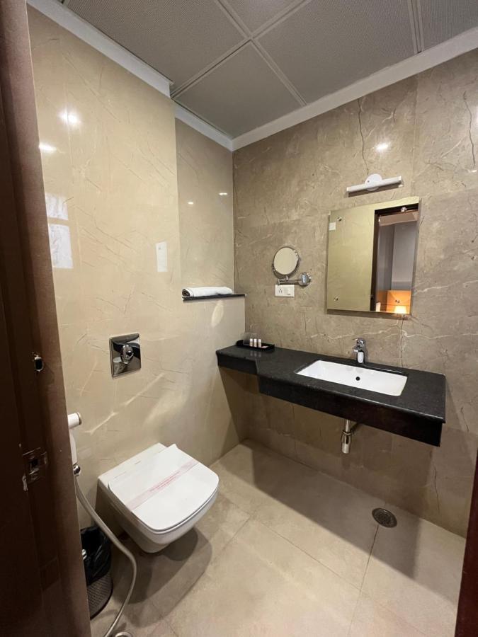Hotel Sarvin Лакхнау Екстер'єр фото