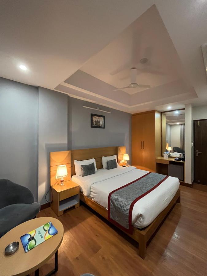 Hotel Sarvin Лакхнау Екстер'єр фото