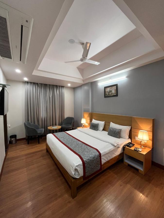 Hotel Sarvin Лакхнау Екстер'єр фото